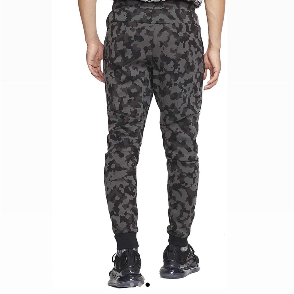 Nike Men's Sportswear size M Black/Grey